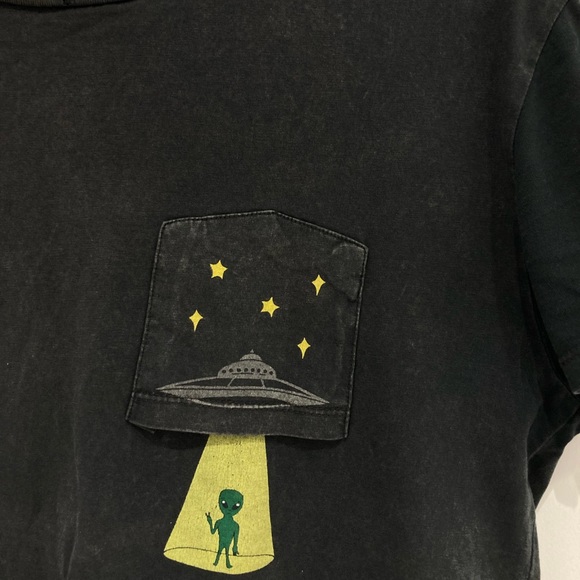 Topshop (Tee and Cake) Nibbled Ufo glow pocket tshirt - Picture 3 of 8